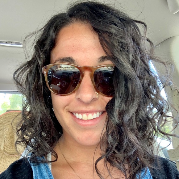 Meet your Posher, Hannah - Picture 2 of 4